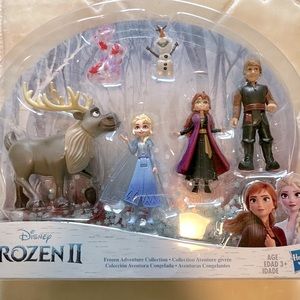 Frozen II play figure set